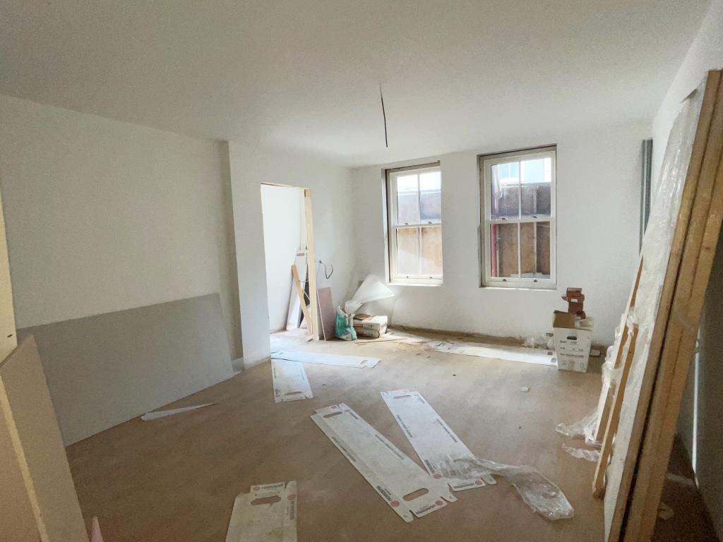 Lot: 115 - TWO FLATS FOR COMPLETION -